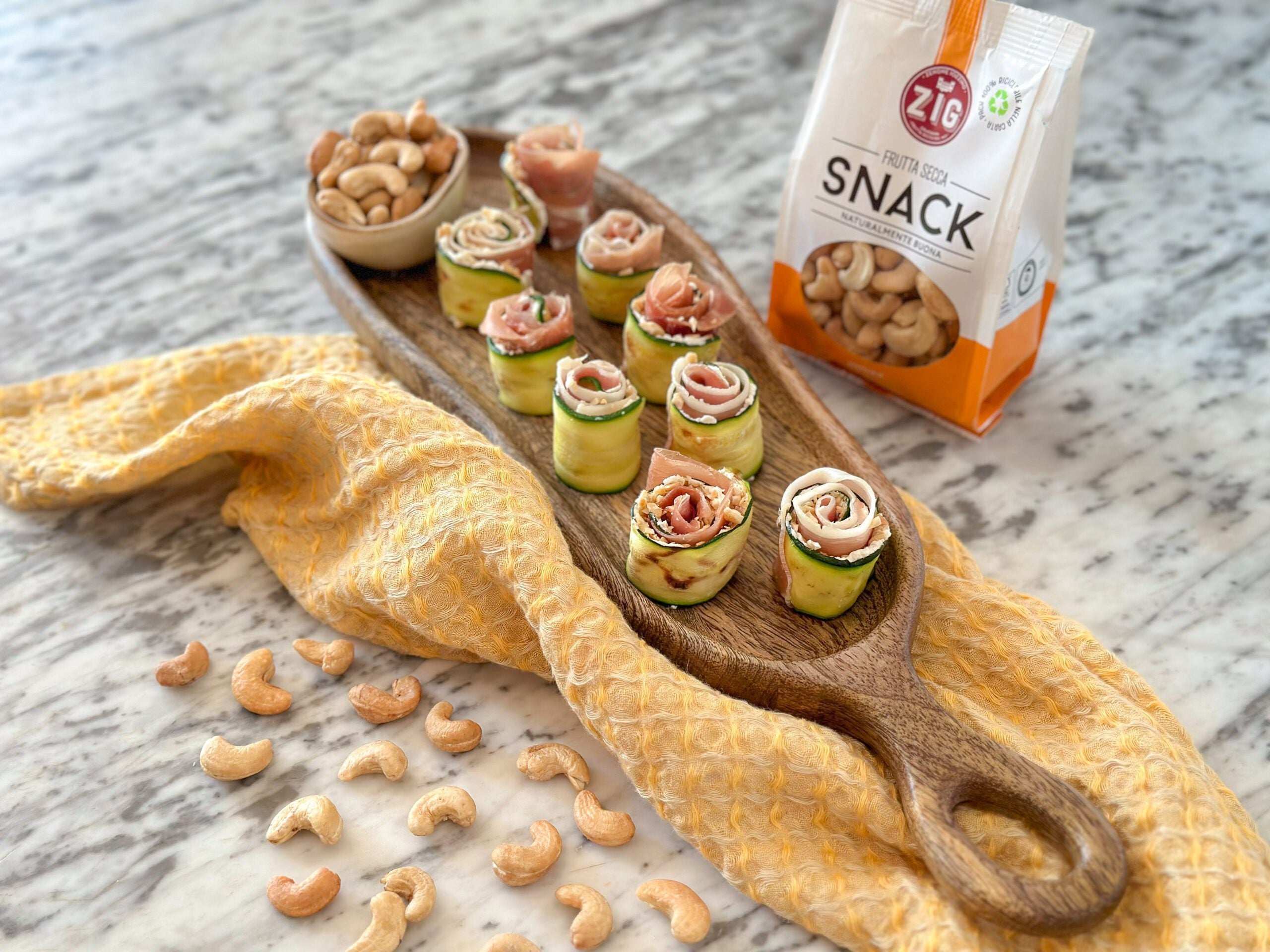Rotolini di zucchine con anacardi salati ZIG